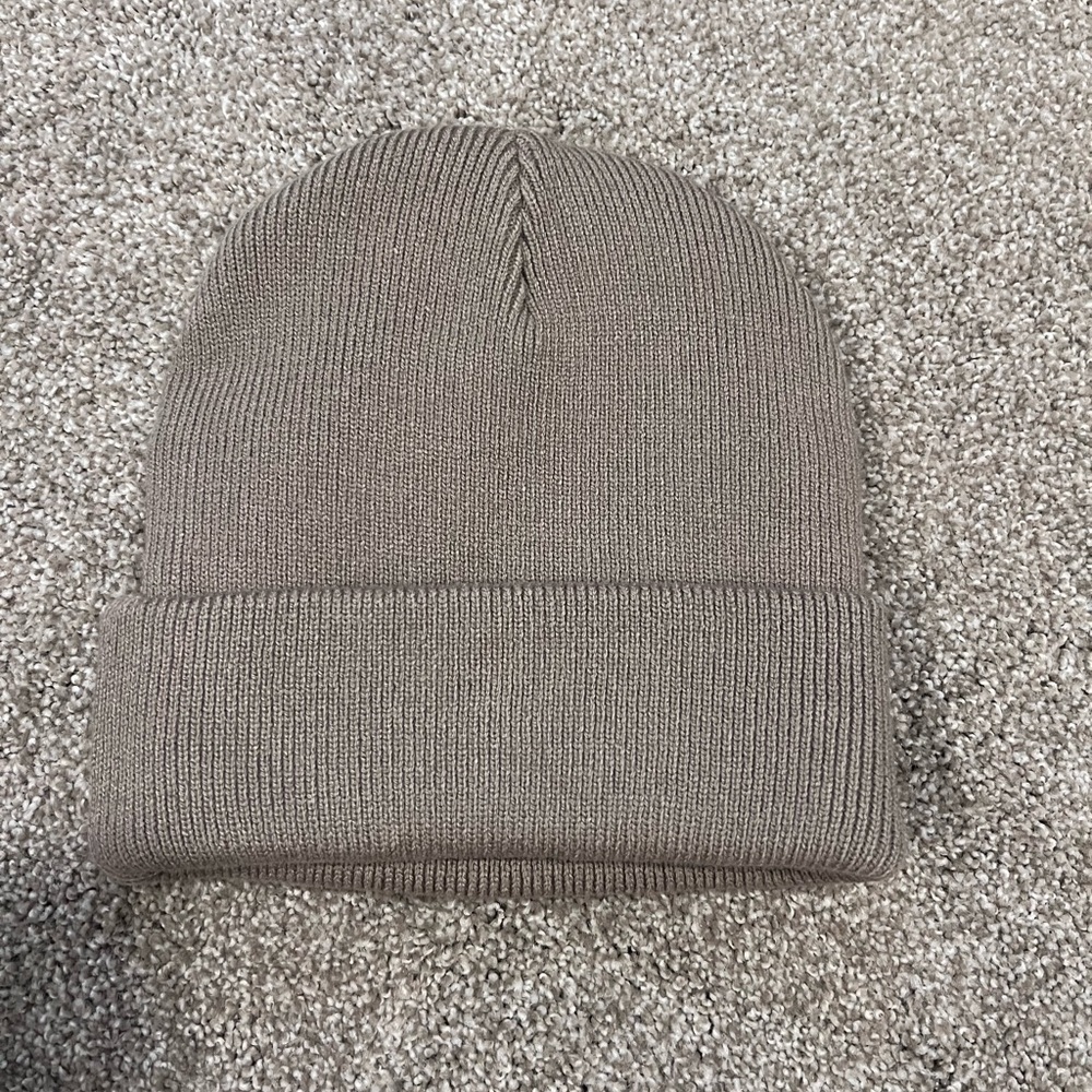 NWT Alo Everyday Beanie - Gravel - Picture 5 of 7